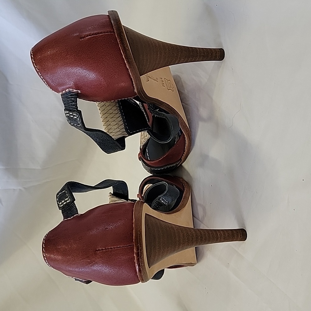 High Heels - Picture 2 of 3